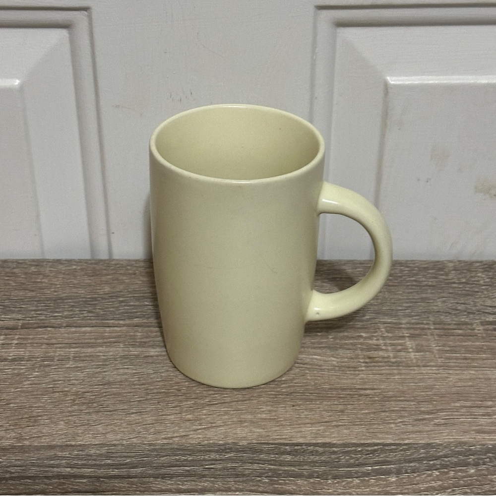 Great‎ 2011 Starbucks 11.8oz Coffee Tea Very Light Lime/Yellow Mug Cup